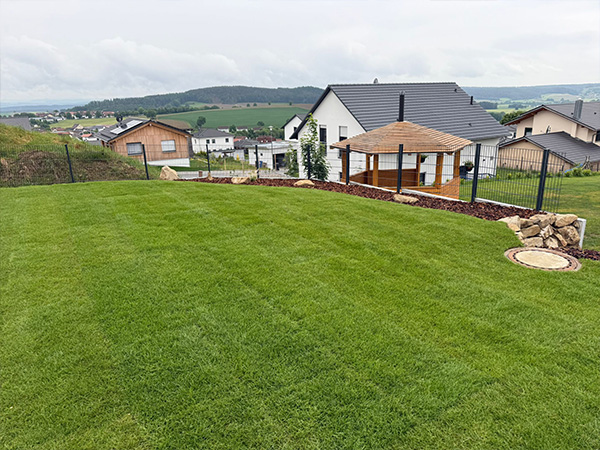 Rollrasen verlegen mit Baggerbetrieb M. Daser